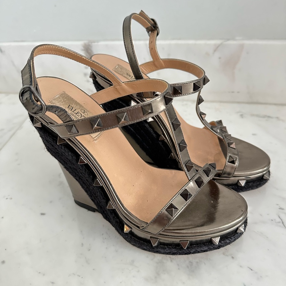 Valentino Garavani Metallic Pewter Studded Wedge Sandals with Black Rope - Picture 4 of 6